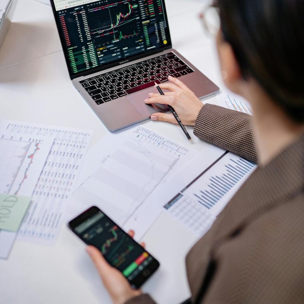 Cursos de máster en finanzas online de universidades top 1 pexels photo 7693229 1